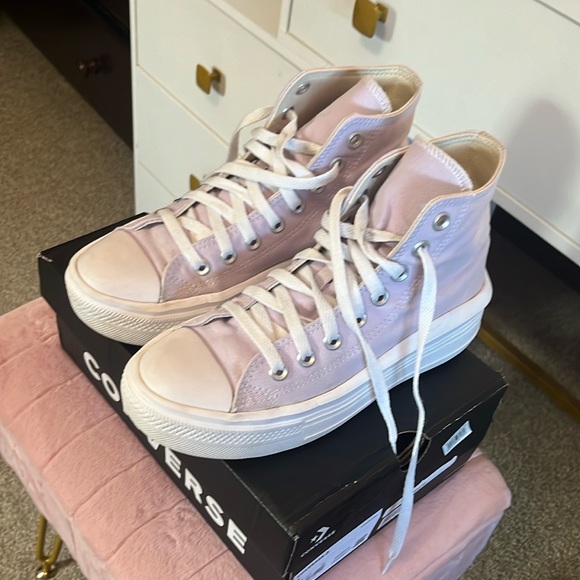 Lavender Converse BARELY WORN Platform - Picture 2 of 7